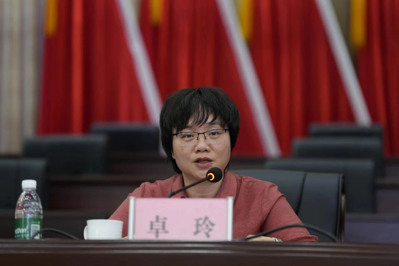 省统计局副局长卓玲受邀为琼中各级党政领导讲课